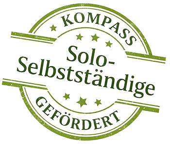 Badge grün KOMPASS Förderung | Prof. Dr. Axel Koch